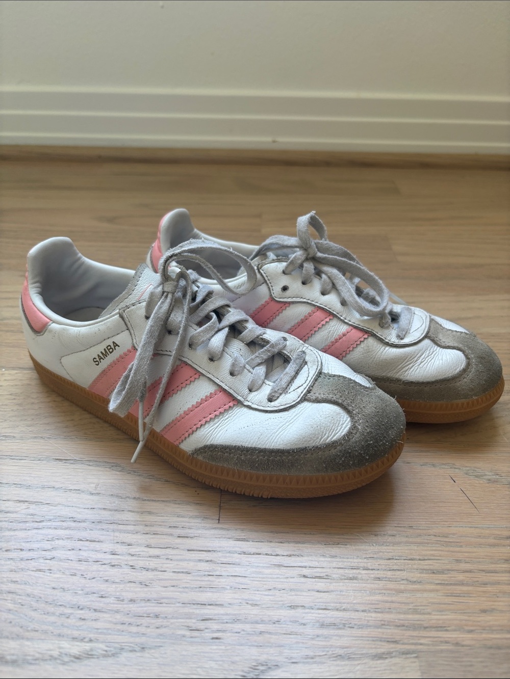 adidas Samba girls Low-Top Sneakers in White and Pink with Gum Sole
